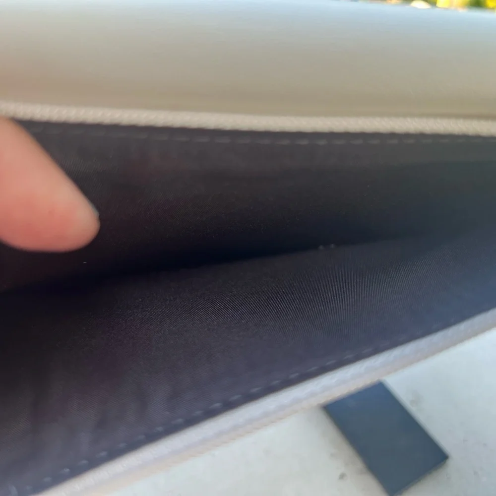Vintage Coach White Leather Wallet Sophisticated Design Y2K - Picture 7 of 16